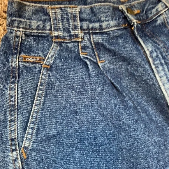 Vintage Chic mom / high rise denim jeans with pleat front & no back pockets - Picture 10 of 14